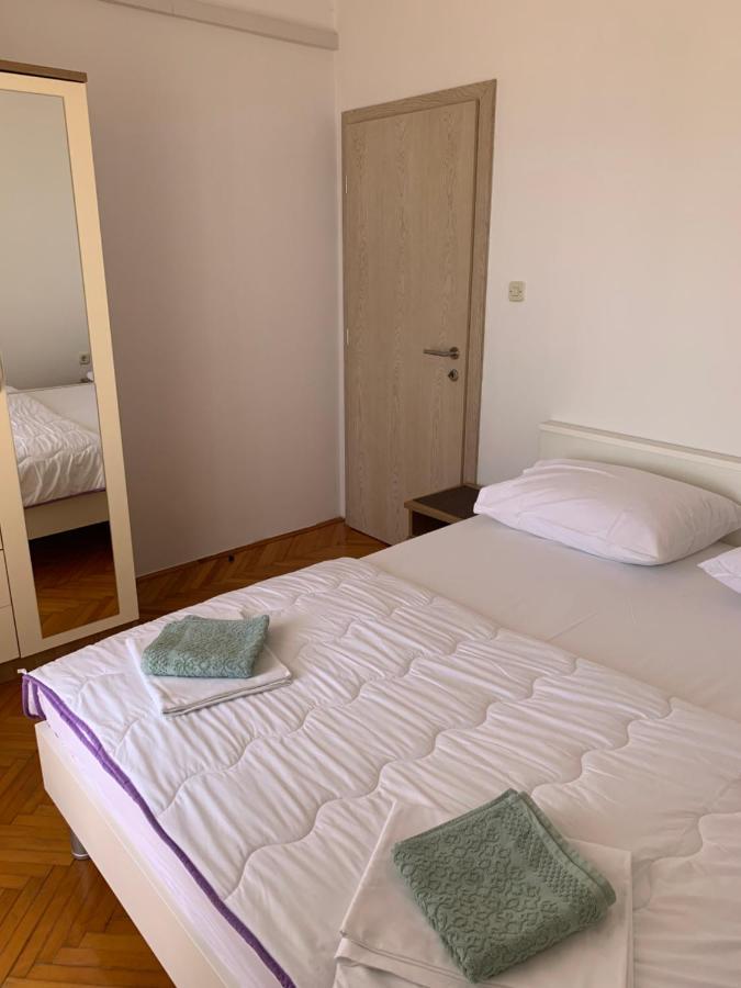 Apartmans And Rooms "Slavica" Novalja Bagian luar foto