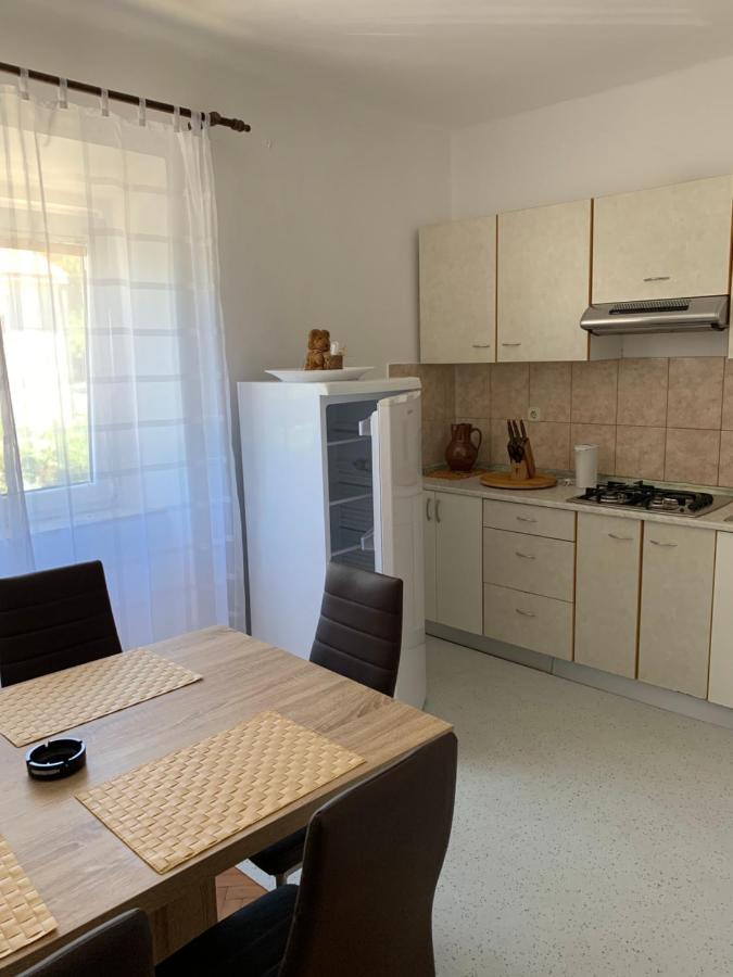 Apartmans And Rooms "Slavica" Novalja Bagian luar foto