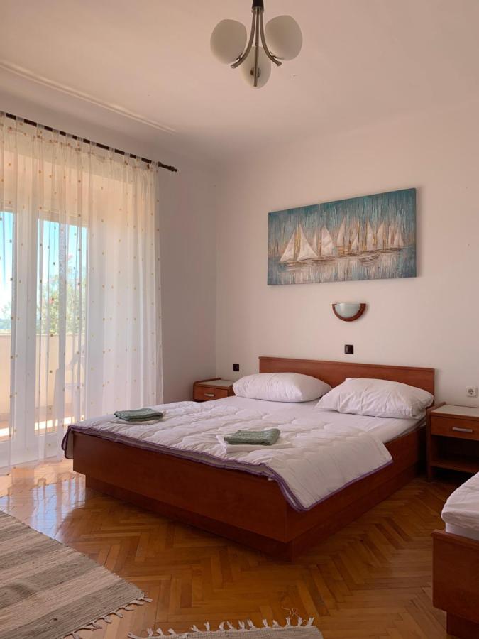Apartmans And Rooms "Slavica" Novalja Bagian luar foto
