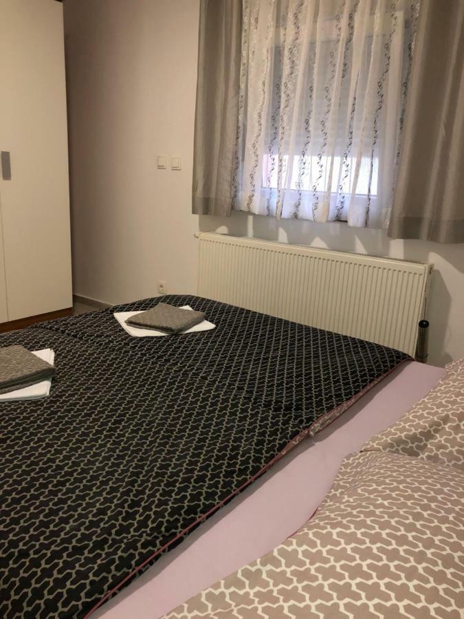 Apartmans And Rooms "Slavica" Novalja Bagian luar foto