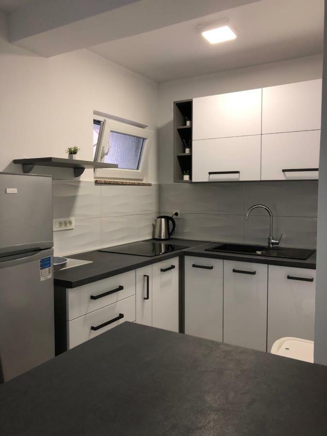Apartmans And Rooms "Slavica" Novalja Bagian luar foto