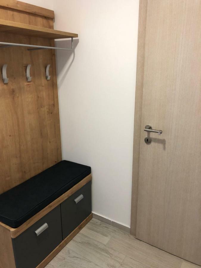 Apartmans And Rooms "Slavica" Novalja Bagian luar foto