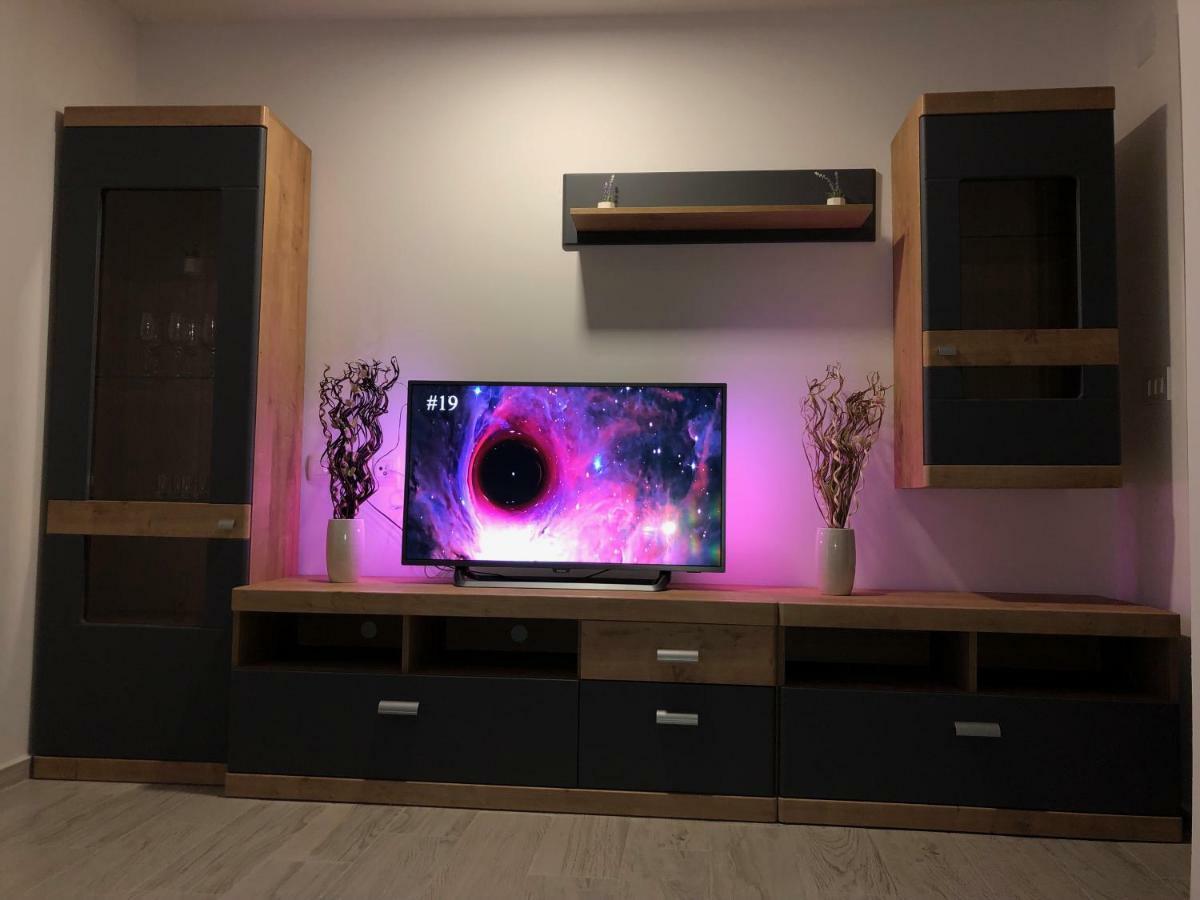 Apartmans And Rooms "Slavica" Novalja Bagian luar foto