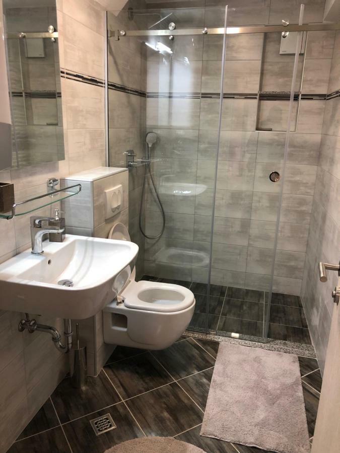 Apartmans And Rooms "Slavica" Novalja Bagian luar foto