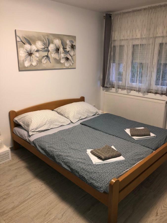 Apartmans And Rooms "Slavica" Novalja Bagian luar foto