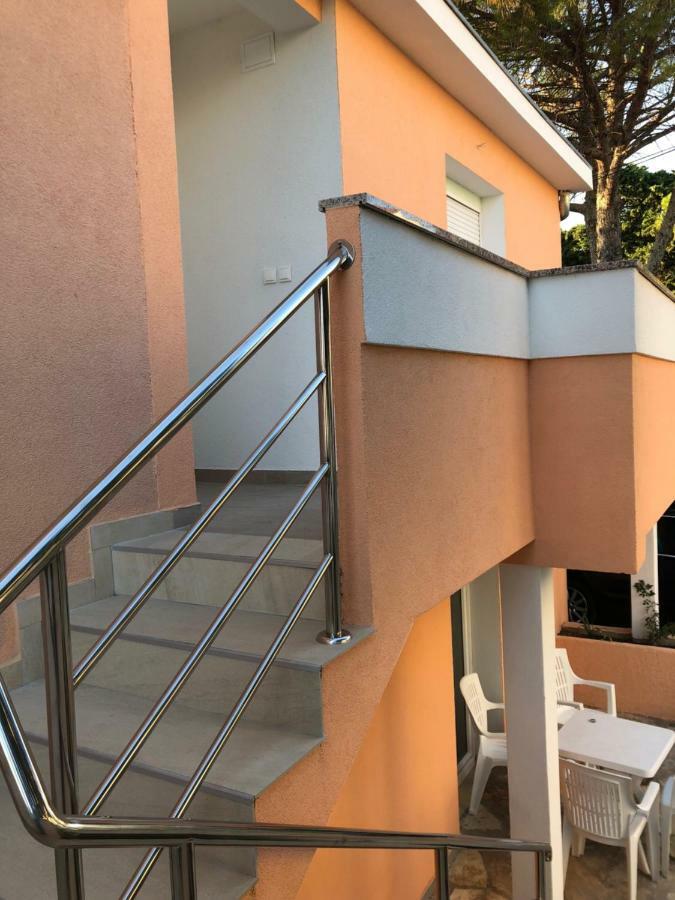 Apartmans And Rooms "Slavica" Novalja Bagian luar foto