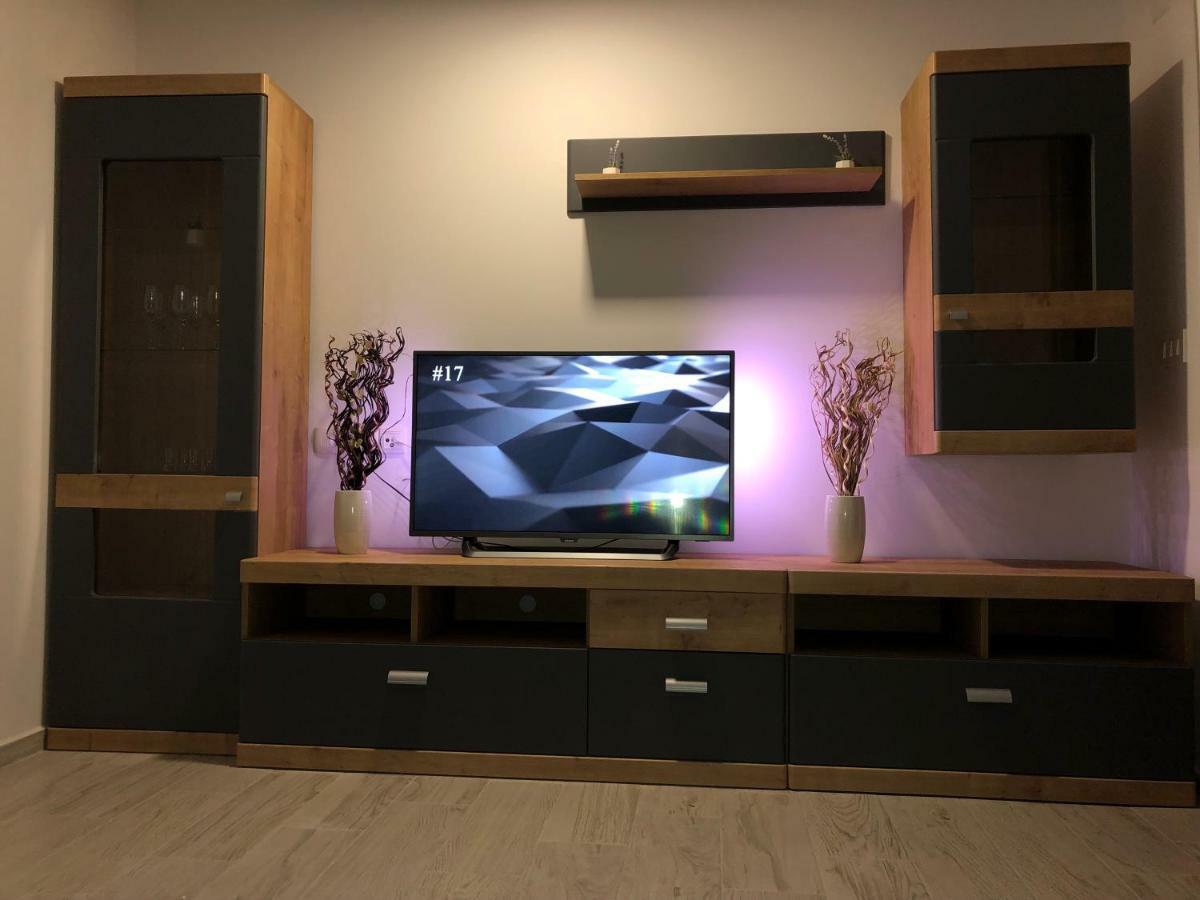 Apartmans And Rooms "Slavica" Novalja Bagian luar foto