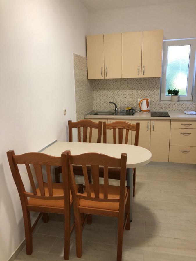 Apartmans And Rooms "Slavica" Novalja Bagian luar foto