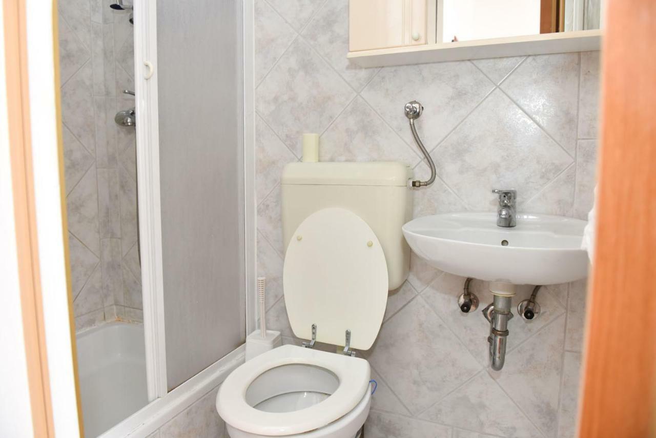 Apartmans And Rooms "Slavica" Novalja Bagian luar foto