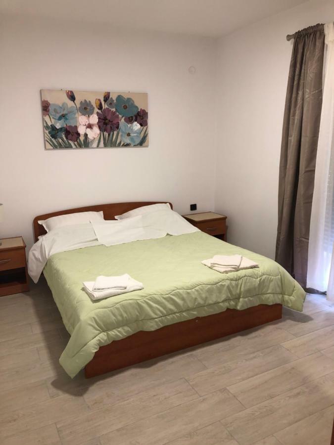Apartmans And Rooms "Slavica" Novalja Bagian luar foto
